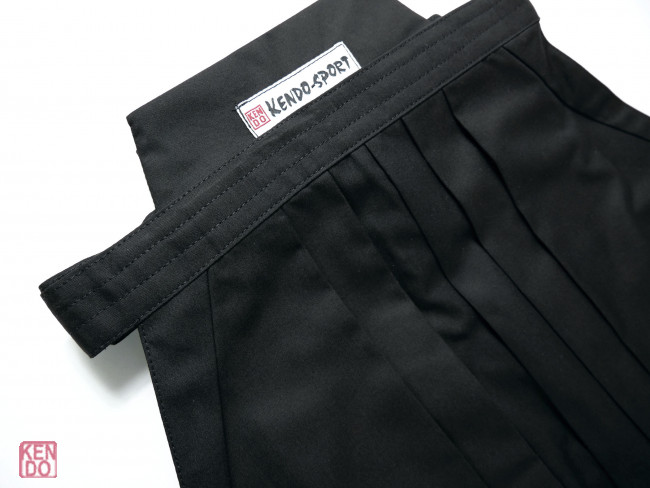 Gi und Hakama Set schwarz aus Tetron