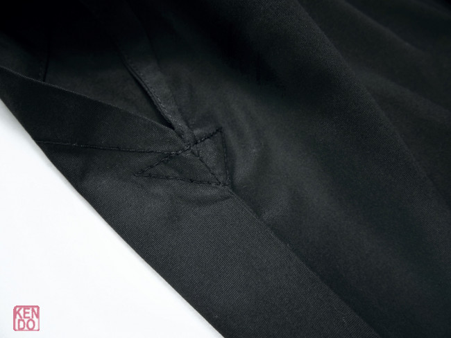 Gi und Hakama Set schwarz aus Tetron