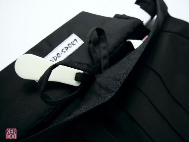 Gi und Hakama Set schwarz aus Tetron