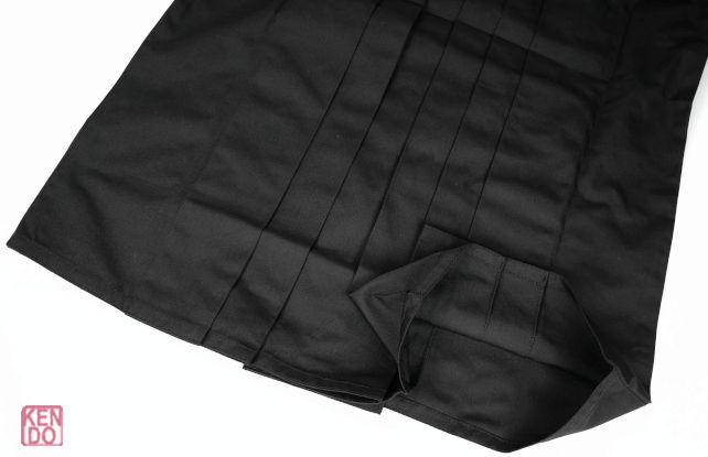 Gi und Hakama Set schwarz aus Tetron
