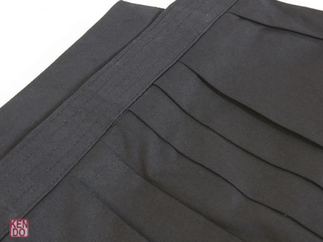Gi und Hakama Set schwarz aus 100% Baumwolle