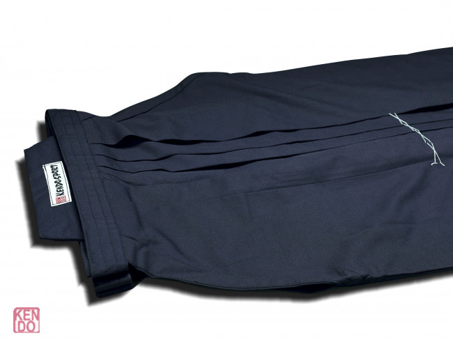 Hakama Standard blau aus Tetron - ohne eingenähte Falten
