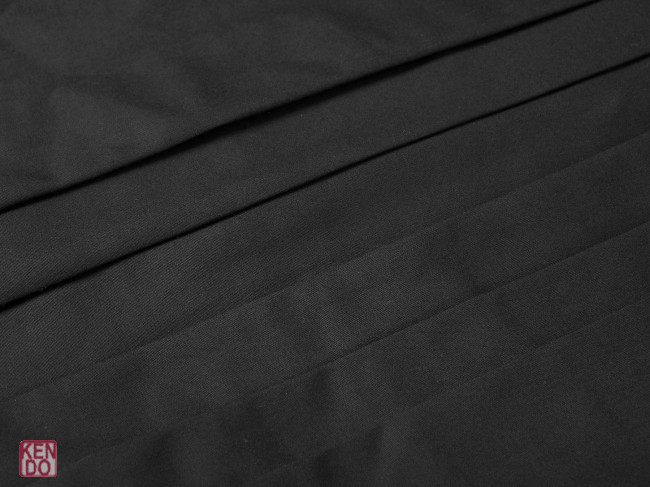 Hakama schwarz aus Tetron - ohne eingenähte Falten