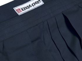 Hakama Standard blau aus Tetron - ohne eingenähte Falten